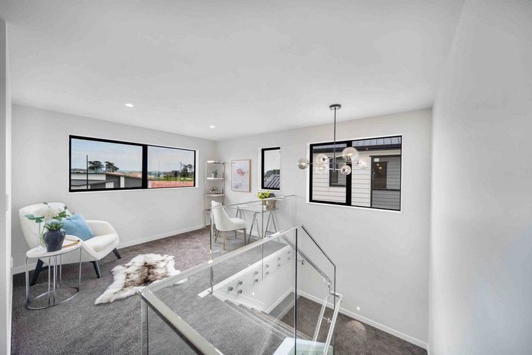 Photo of property in 12 Korowhiti Road, Clarks Beach, 2122