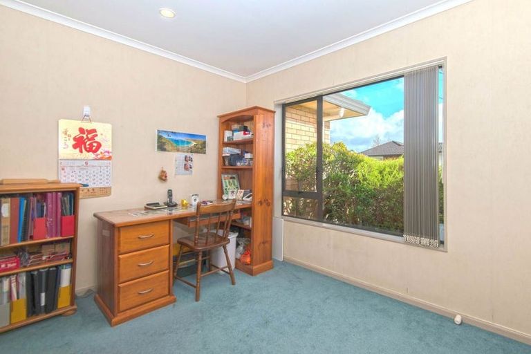 Photo of property in 15 Belcoo Crescent, East Tamaki, Auckland, 2013