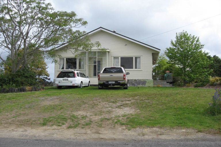 Photo of property in 21 Koraha Road, Kumeu, 0892