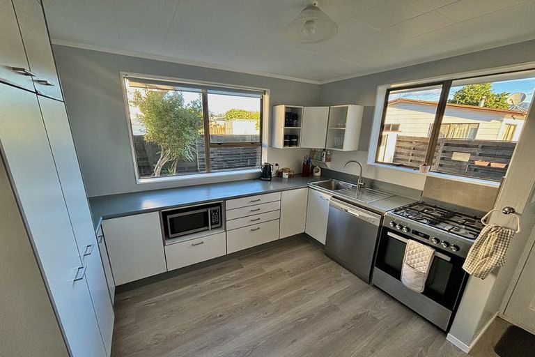 Photo of property in 9b Kansas Grove, Totara Park, Upper Hutt, 5018