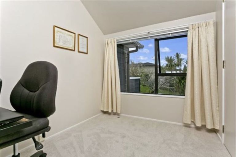 Photo of property in 3/21 Commodore Parry Road, Castor Bay, Auckland, 0620