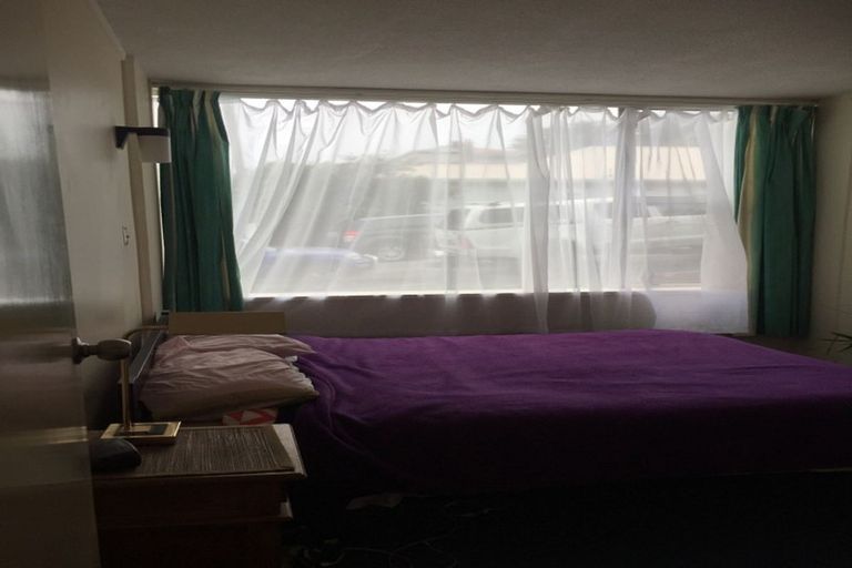 Photo of property in Beresford Apartments, 4/118 Russell Terrace, Berhampore, Wellington, 6023