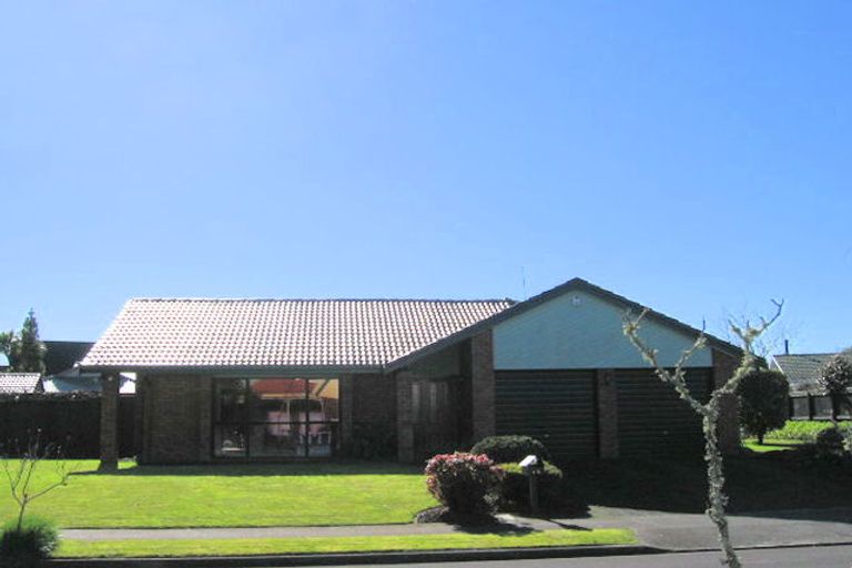 Photo of property in 15 Cooper Place, Chedworth, Hamilton, 3210