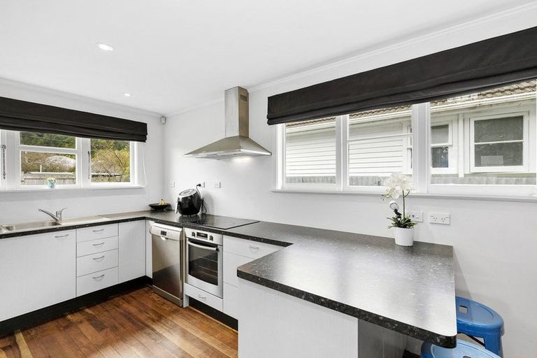 Photo of property in 302 Stokes Valley Road, Stokes Valley, Lower Hutt, 5019