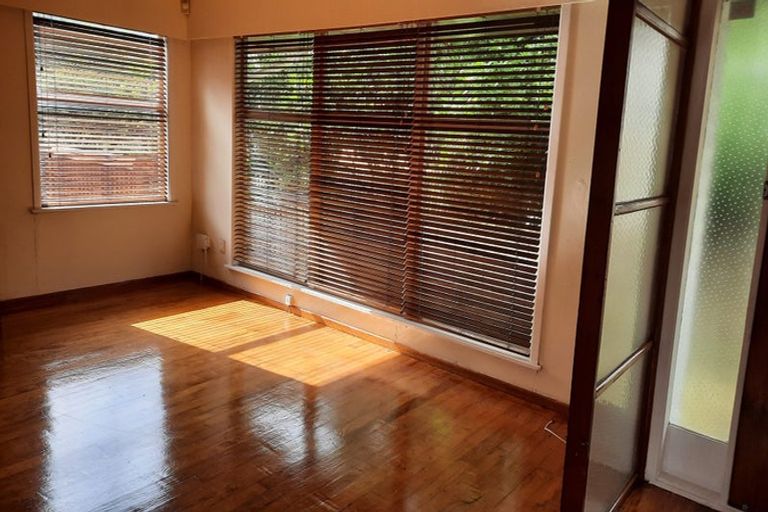 Photo of property in 142 Edgewater Drive, Pakuranga, Auckland, 2010