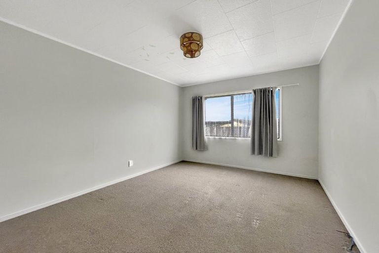 Photo of property in 8 Kopu Place, Clendon Park, Auckland, 2103
