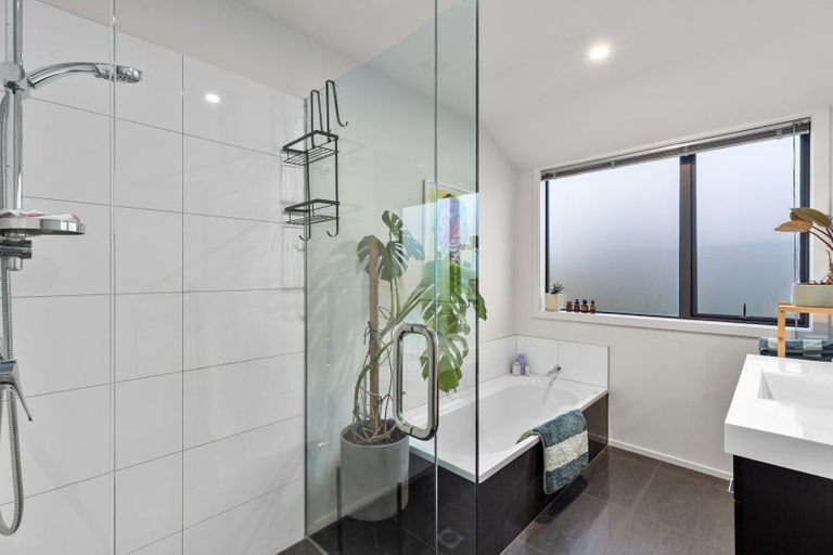 Photo of property in 11 Centre Crescent, Wanaka, 9305