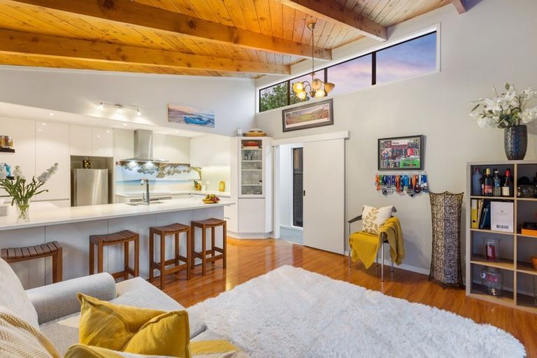 Photo of property in 8 Hamish Place, Sunnyhills, Auckland, 2010