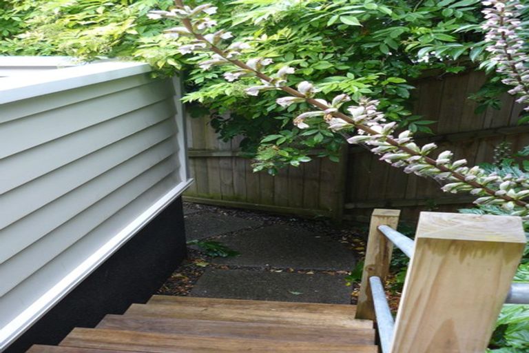 Photo of property in 20 Seabreeze Road, Narrow Neck, Auckland, 0624