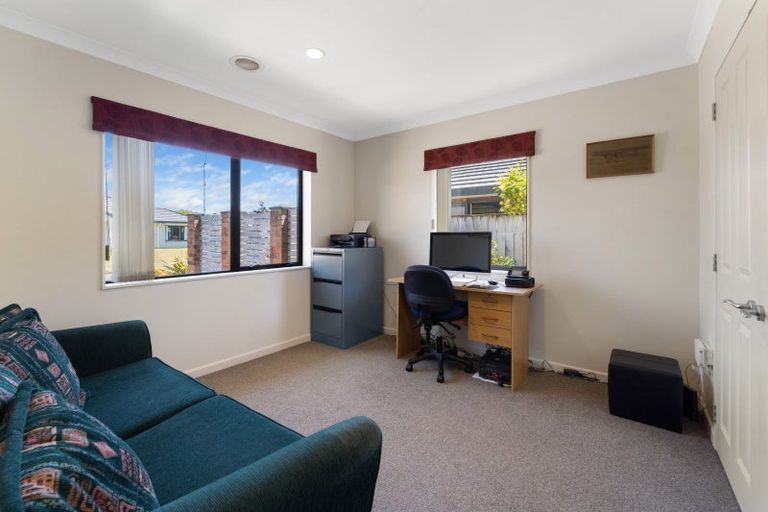 Photo of property in 7 Aburoc Place, Paraparaumu Beach, Paraparaumu, 5032