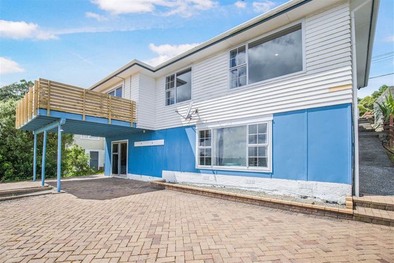 Photo of property in 45 Turville Crescent, Newlands, Wellington, 6037