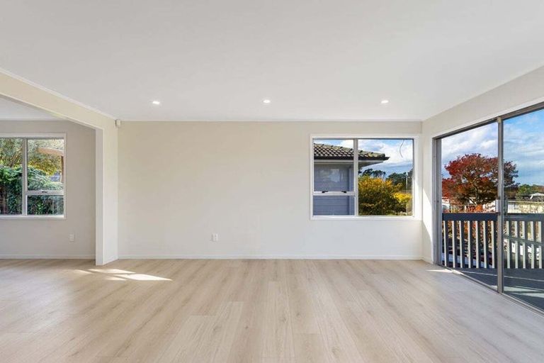 Photo of property in 57 Sunline Avenue, Massey, Auckland, 0614