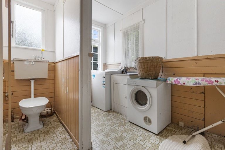 Photo of property in 2 Hoyle Place, New Plymouth, 4310