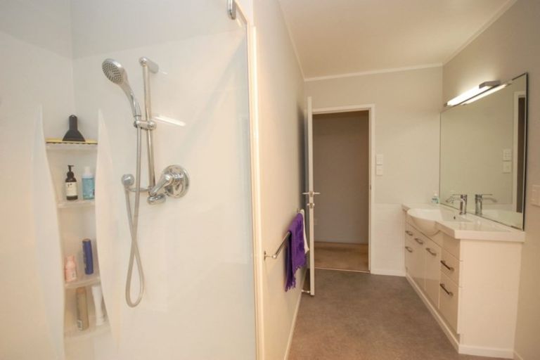 Photo of property in 2 Montclair Rise, Browns Bay, Auckland, 0630