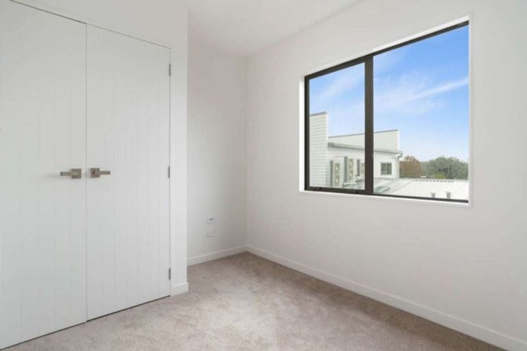 Photo of property in 5/4017 Great North Road, Glen Eden, Auckland, 0602