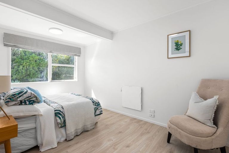 Photo of property in 41 Hatherlow Street, Glenfield, Auckland, 0629