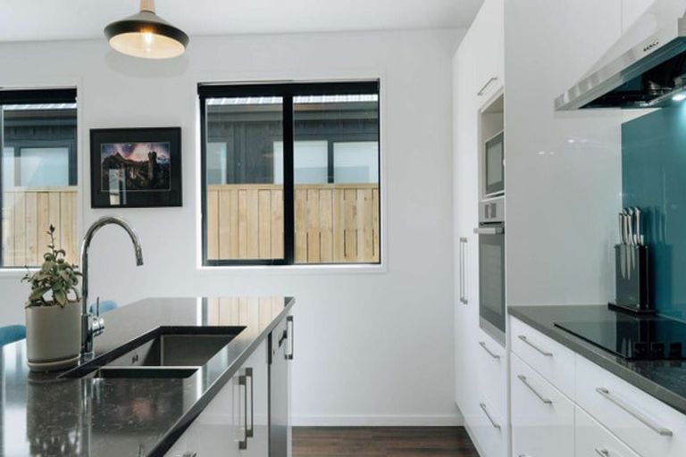 Photo of property in 20 Fallow Street, Jacks Point, 9371