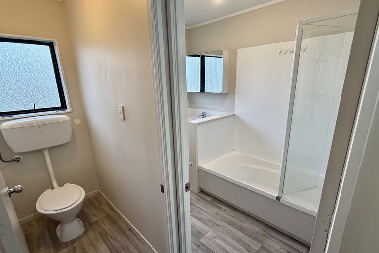 Photo of property in 1/18 Waiari Road, Conifer Grove, Takanini, 2112