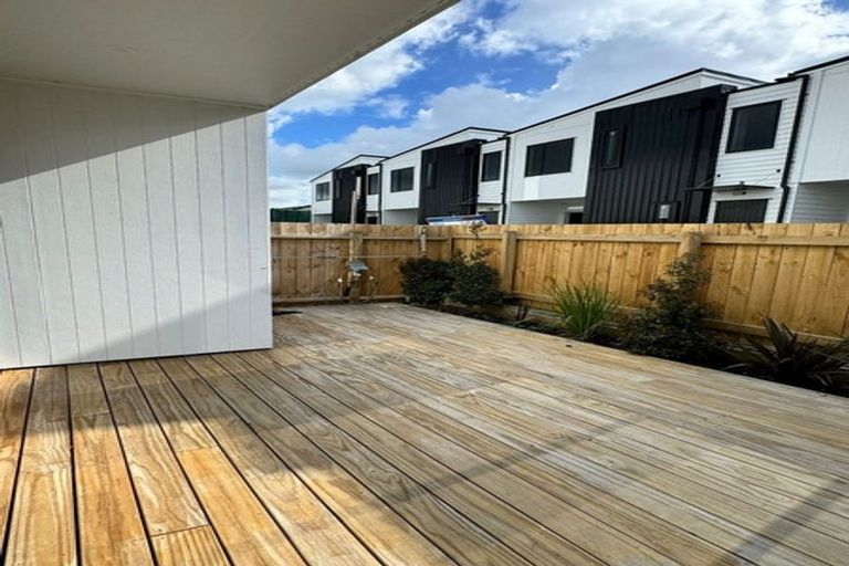 Photo of property in 11a Rountree Place, Conifer Grove, Takanini, 2112