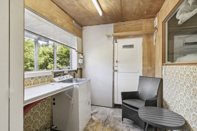 Photo of property in 44 Raroa Terrace, Tawa, Wellington, 5028