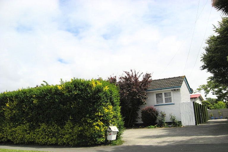 Photo of property in 1/11 Hollyford Avenue, Bryndwr, Christchurch, 8053