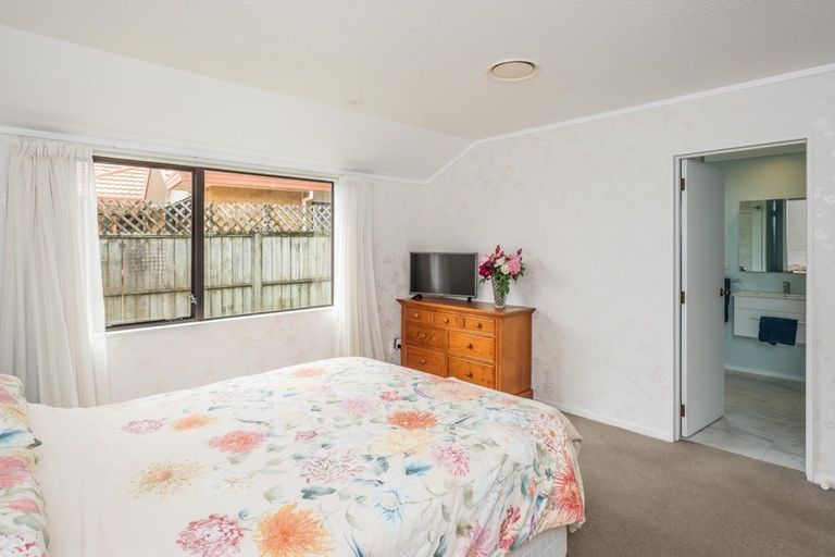 Photo of property in 16 Kotuku Drive, Paraparaumu Beach, Paraparaumu, 5032