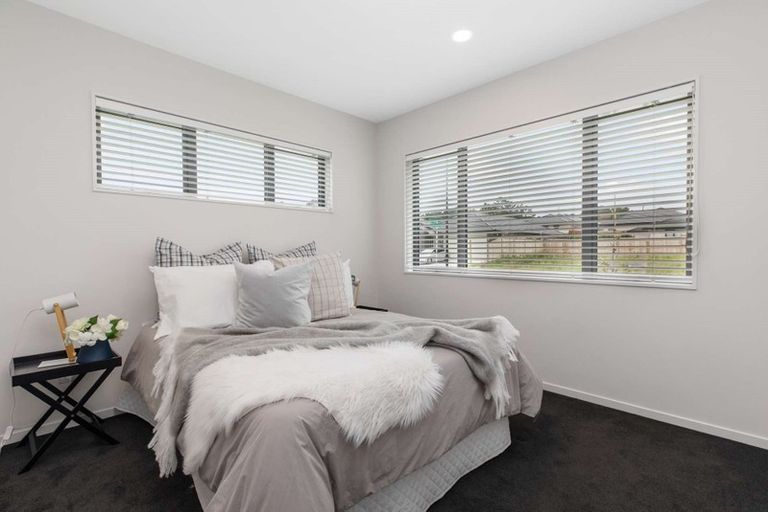 Photo of property in 24 Vinistra Road, Kumeu, 0810