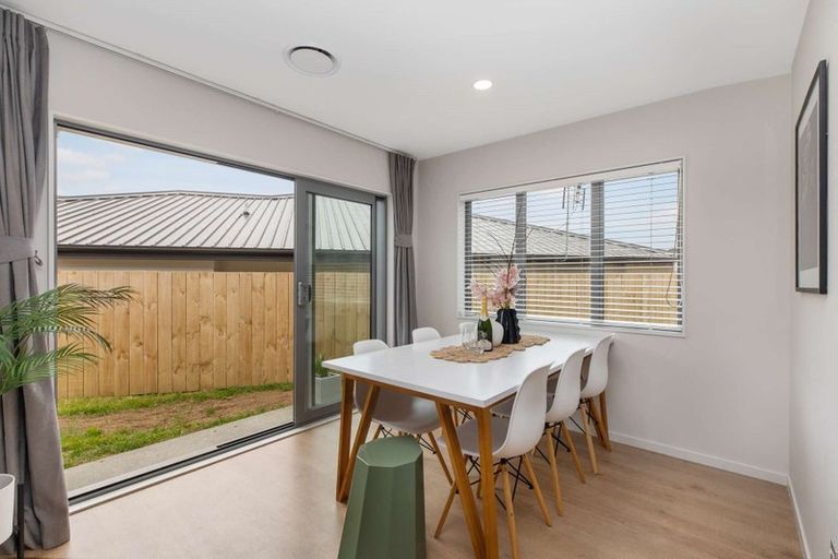 Photo of property in 24 Vinistra Road, Kumeu, 0810