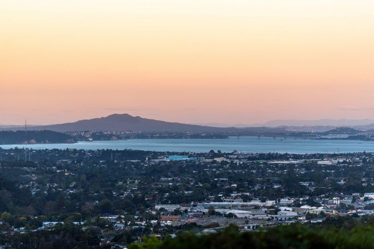 Photo of property in 4 Range Road, Swanson, Auckland, 0816