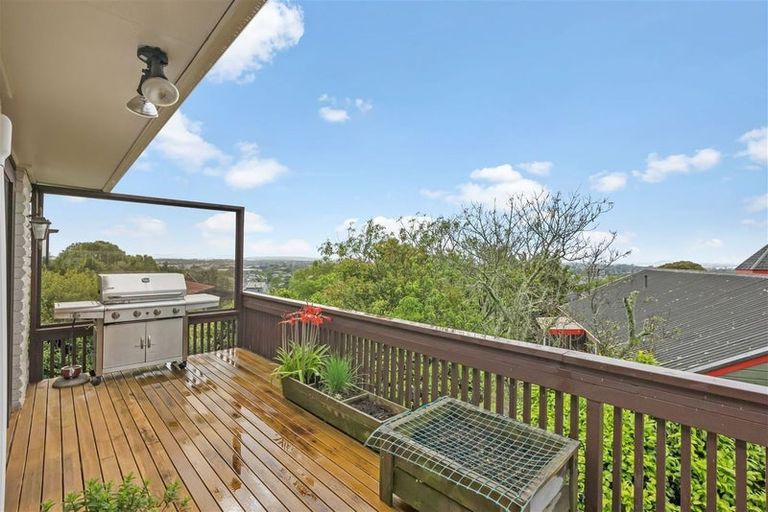 Photo of property in 2/27 Santa Monica Place, Goodwood Heights, Auckland, 2105