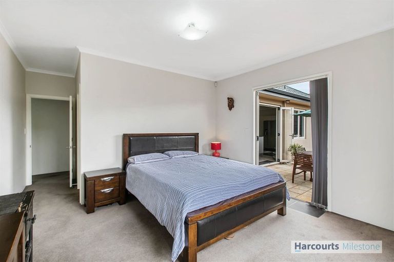 Photo of property in 14 Ebanjane Way, Clendon Park, Auckland, 2103