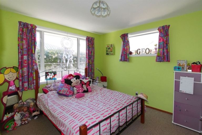 Photo of property in 6b Hurst Place, Parklands, Christchurch, 8083
