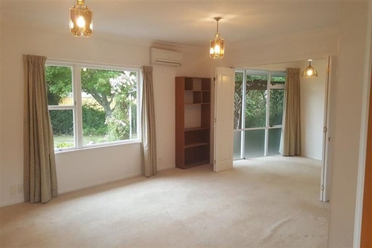 Photo of property in 6 Walton Avenue, Waikanae, 5036