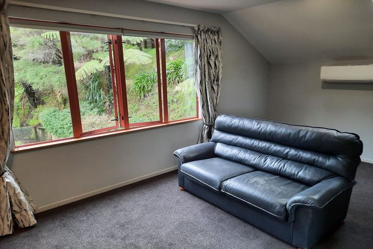 Photo of property in 21 Thatcher Crescent, Crofton Downs, Wellington, 6035