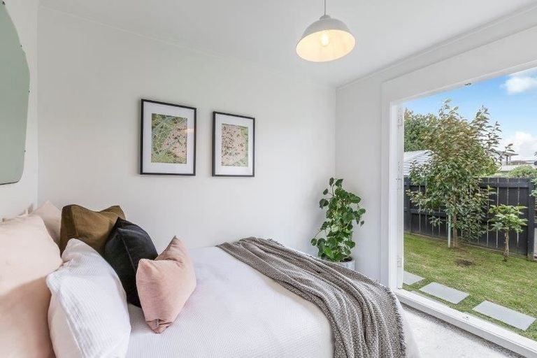 Photo of property in 2/783 Te Atatu Road, Te Atatu Peninsula, Auckland, 0610