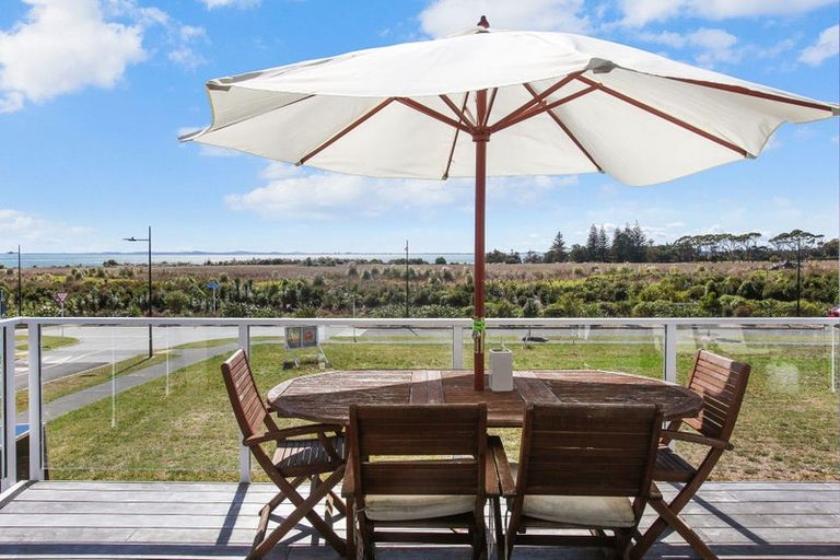 Photo of property in 9 Whata Street, Clarks Beach, 2122