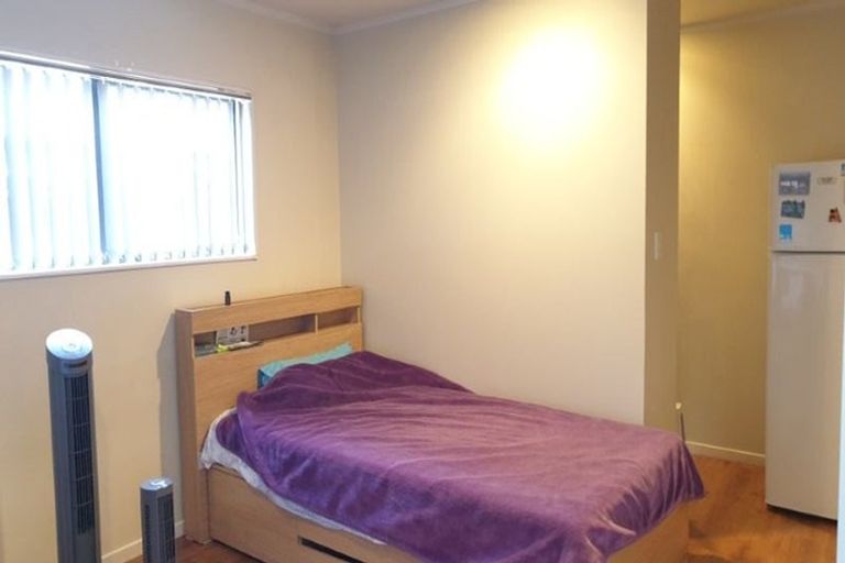 Photo of property in 1/23 Bond Crescent, Forrest Hill, Auckland, 0620