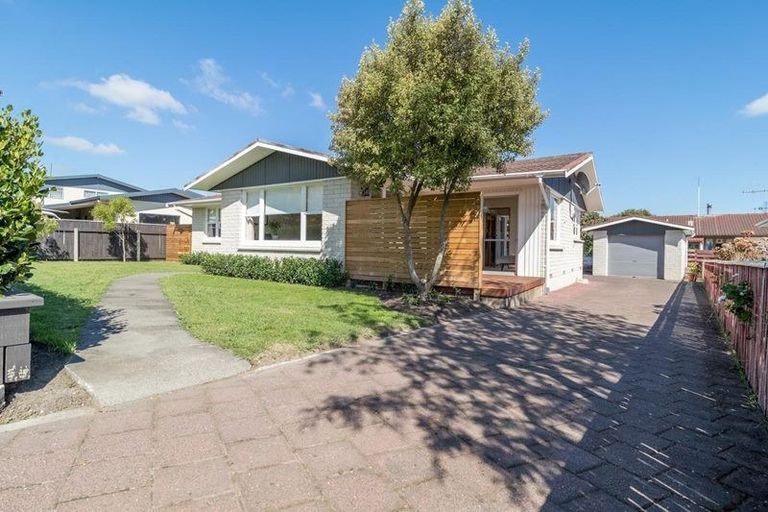 Photo of property in 3 Brookvale Road, Havelock North, 4130