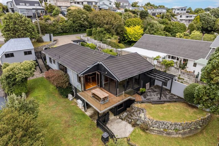 Photo of property in 55 Kahu Road, Paremata, Porirua, 5024