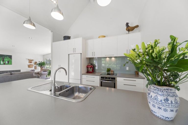 Photo of property in 2 Seagers Close, Kinloch, Taupo, 3377