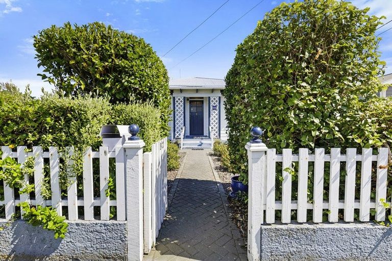 Photo of property in 52 York Street, Moera, Lower Hutt, 5010