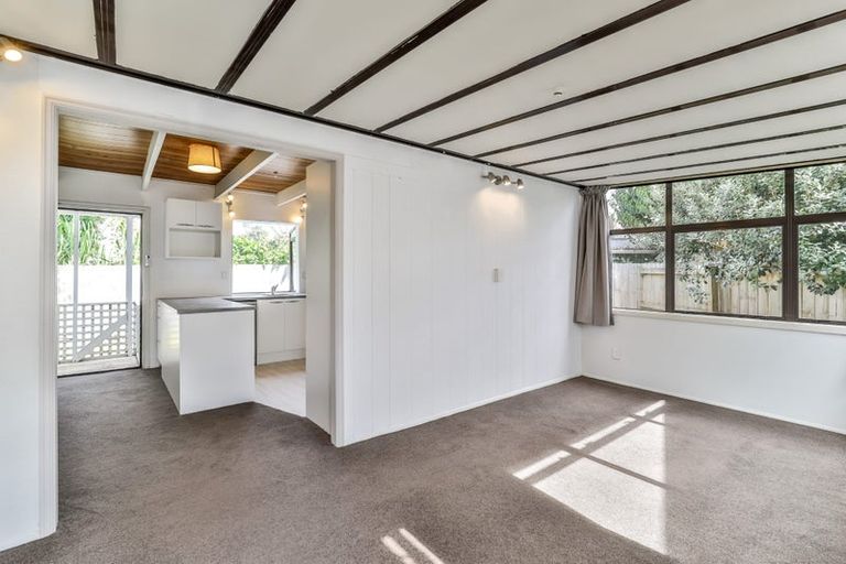 Photo of property in 25 Normandy Place, Henderson, Auckland, 0610