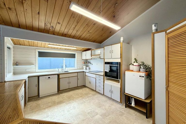 Photo of property in 11 Ropiha Street, Fitzroy, New Plymouth, 4312