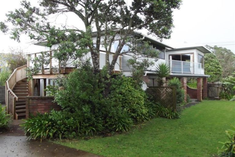 Photo of property in 1 Wairau Road, Oakura, 4314