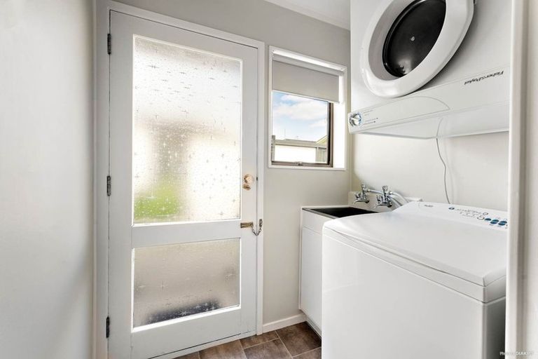 Photo of property in 7a Butley Drive, Farm Cove, Auckland, 2012