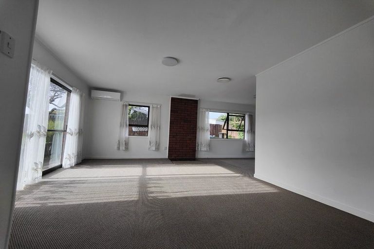 Photo of property in 6 Hoylake Place, Wattle Downs, Auckland, 2103