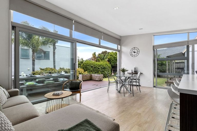 Photo of property in 8a Wairere Road, Torbay, Auckland, 0630