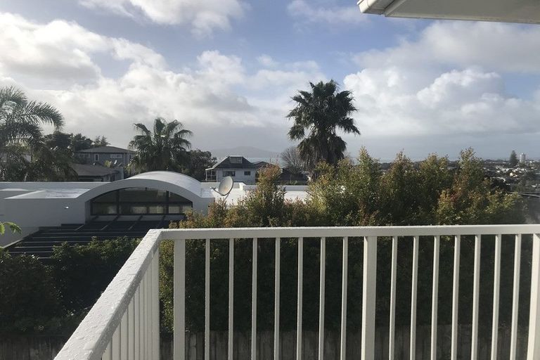 Photo of property in 1/37 Parr Terrace, Castor Bay, Auckland, 0620