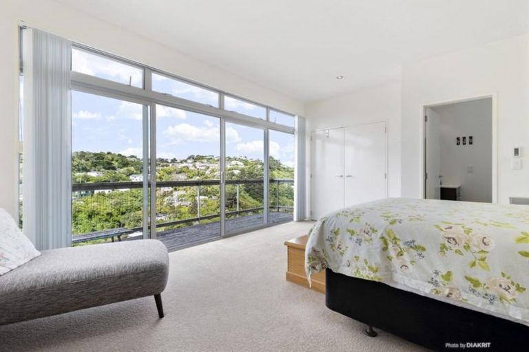 Photo of property in 77 Tiketike Way, Brooklyn, Wellington, 6021