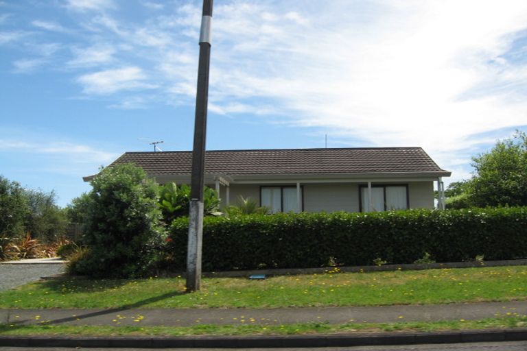 Photo of property in 17 Clarks Beach Road, Clarks Beach, 2122